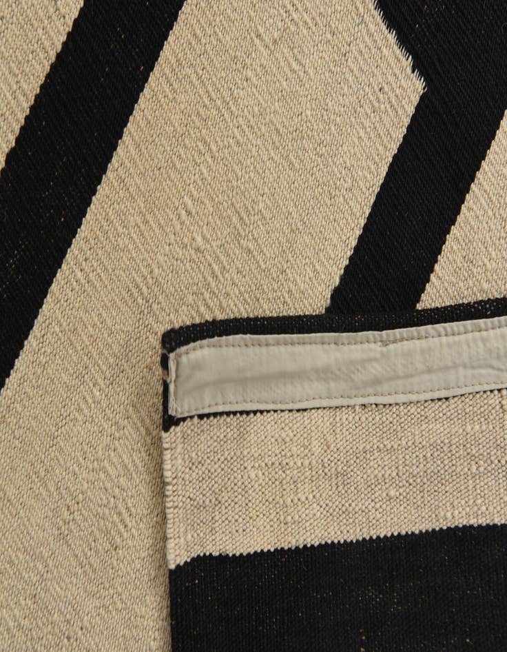 Detail image of  4' 7 x 6' 6  Hand Woven Kilim Modern Wool Rug