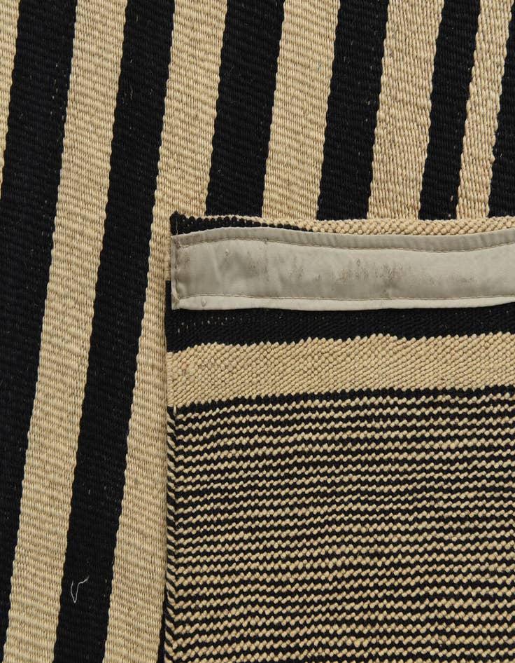 Detail image of  5' 6 x 8'  Hand Woven Kilim Modern Wool Rug