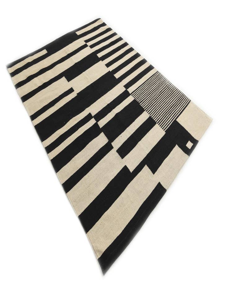 Detail image of  5' 1 x 6' 9  Hand Woven Kilim Modern Wool Rug