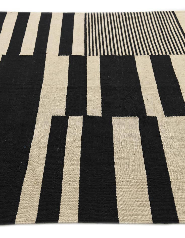 Detail image of  5' 1 x 6' 9  Hand Woven Kilim Modern Wool Rug