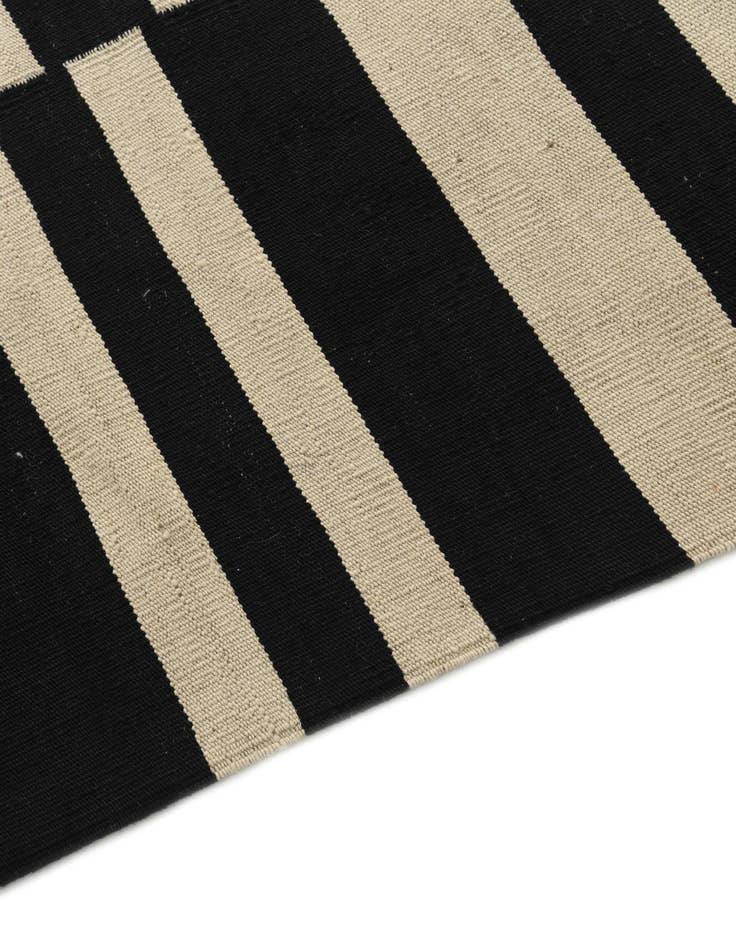 Detail image of  5' 1 x 6' 9  Hand Woven Kilim Modern Wool Rug