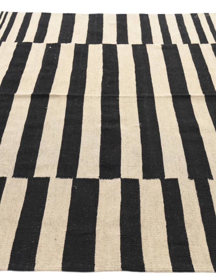 Detail image of  5' 8 x 7' 9  Hand Woven Kilim Modern Wool Rug