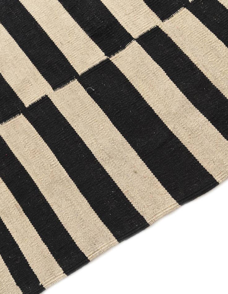 Detail image of  5' 8 x 7' 9  Hand Woven Kilim Modern Wool Rug