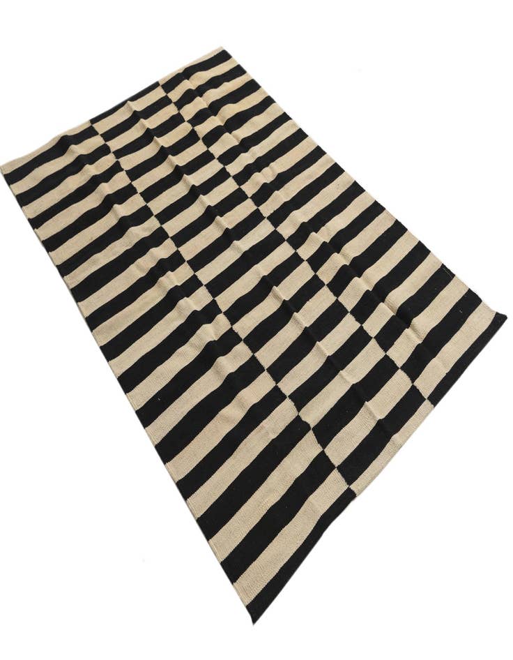 Detail image of  4' 2 x 5' 10  Hand Woven Kilim Modern Wool Rug