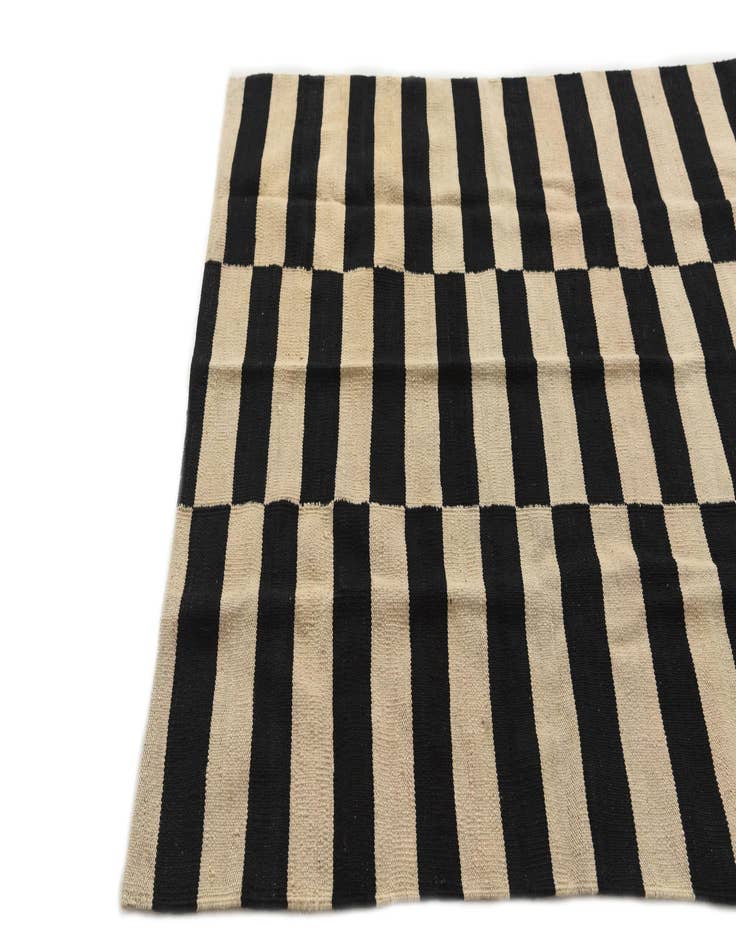 Detail image of  4' 2 x 5' 10  Hand Woven Kilim Modern Wool Rug