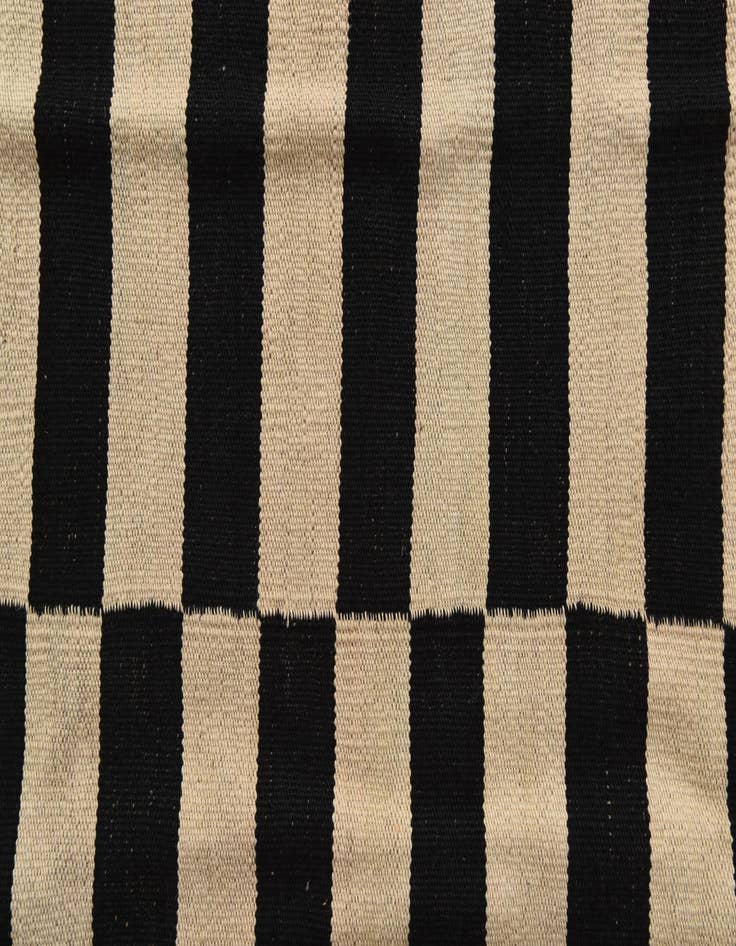 Detail image of  4' 2 x 5' 10  Hand Woven Kilim Modern Wool Rug