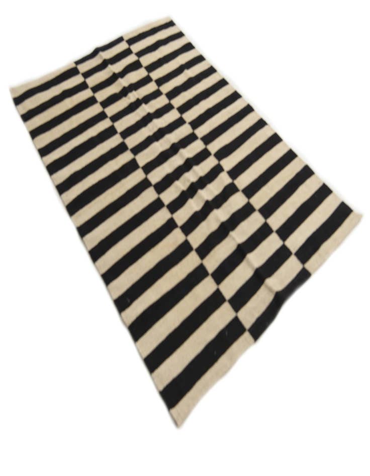 Detail image of  4' 2 x 5' 10  Hand Woven Kilim Modern Wool Rug