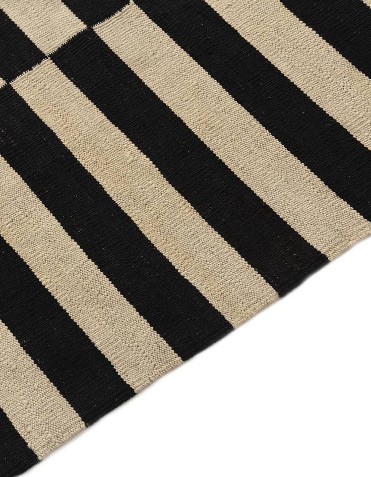 Detail image of  4' 2 x 5' 10  Hand Woven Kilim Modern Wool Rug