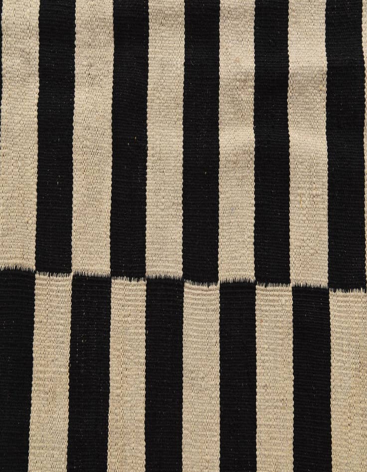 Detail image of  4' 2 x 5' 10  Hand Woven Kilim Modern Wool Rug