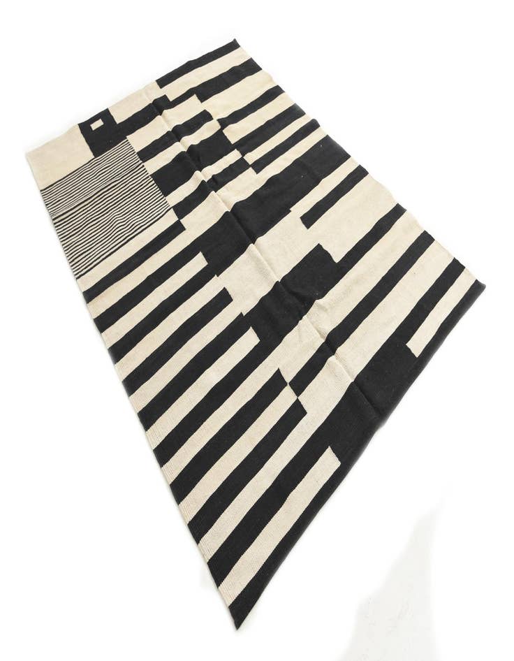 Detail image of  5' 1 x 6' 9  Hand Woven Kilim Modern Wool Rug