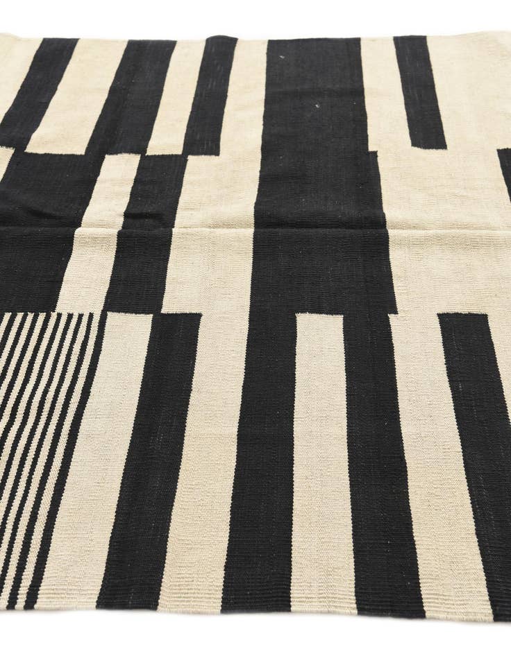 Detail image of  5' 1 x 6' 9  Hand Woven Kilim Modern Wool Rug