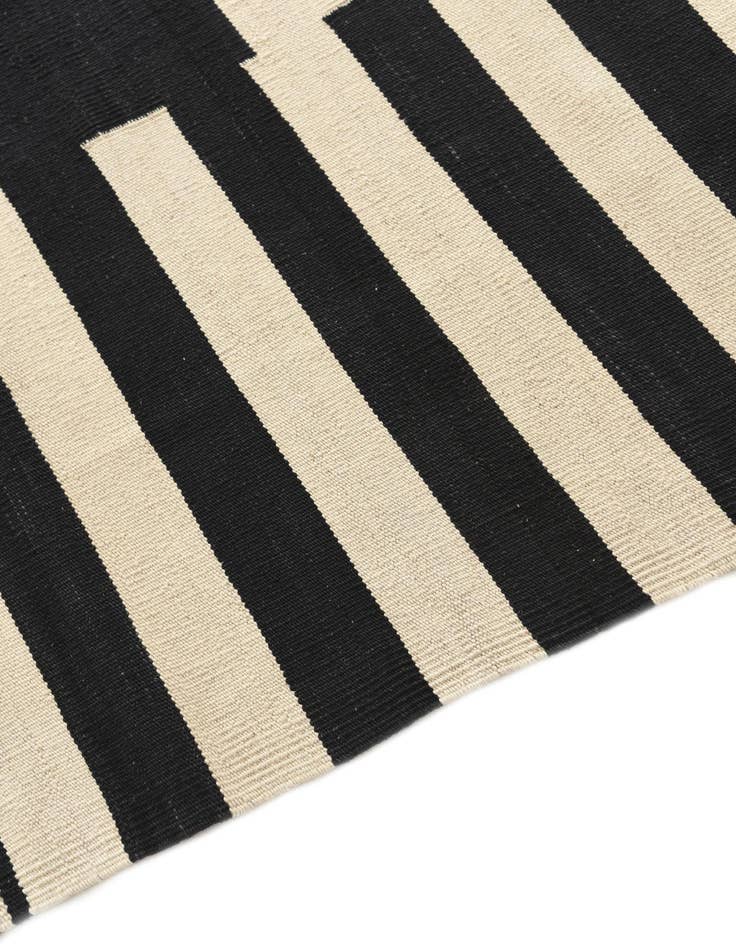 Detail image of  5' 1 x 6' 9  Hand Woven Kilim Modern Wool Rug