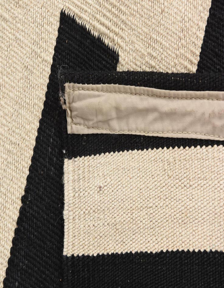 Detail image of  5' 1 x 6' 9  Hand Woven Kilim Modern Wool Rug