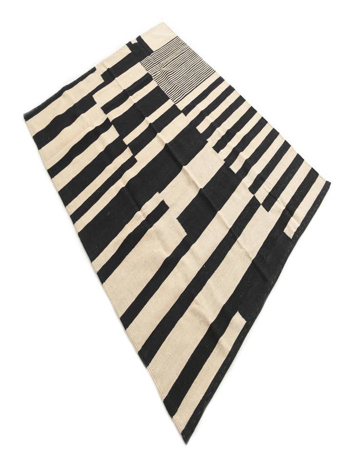 Detail image of  5' 3 x 6' 7  Hand Woven Kilim Modern Wool Rug