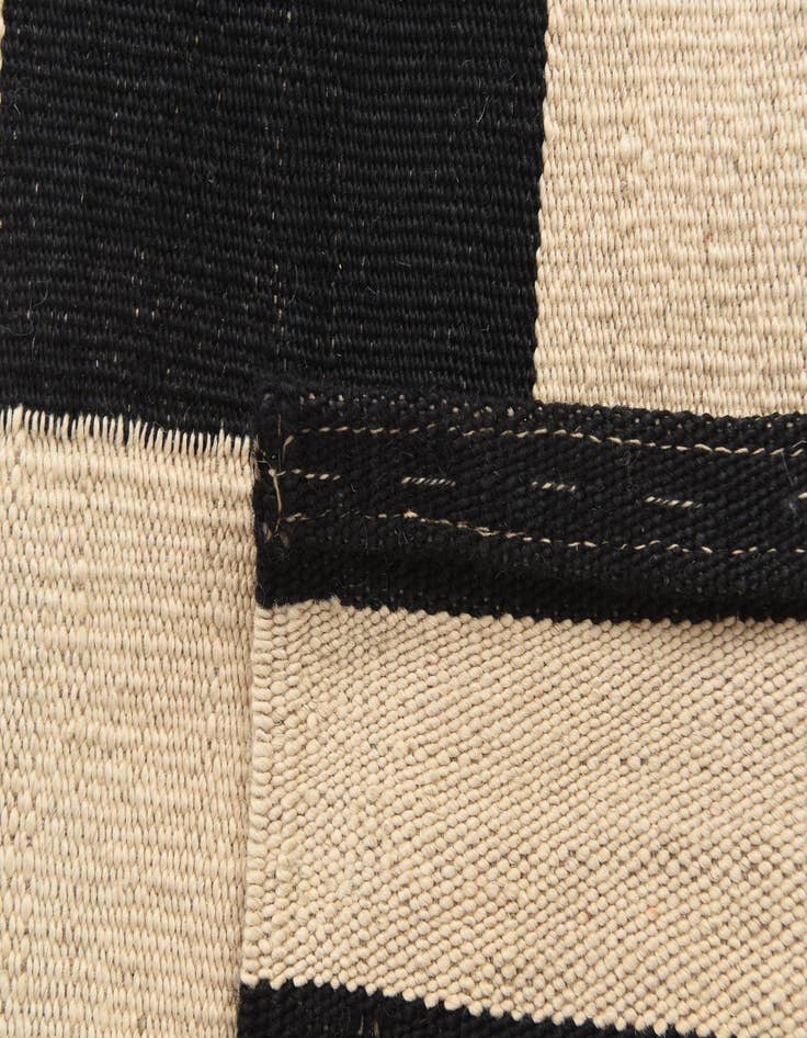 Detail image of  5' 3 x 6' 7  Hand Woven Kilim Modern Wool Rug