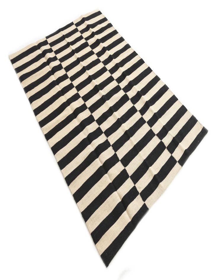 Detail image of  4' 2 x 6'  Hand Woven Kilim Modern Wool Rug