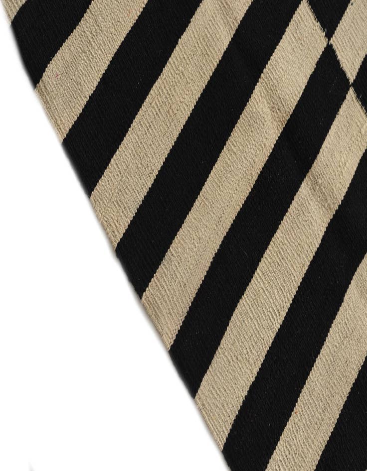 Detail image of  4' 2 x 6'  Hand Woven Kilim Modern Wool Rug