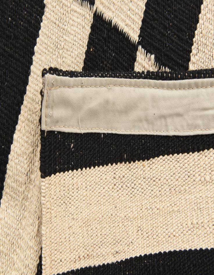 Detail image of  4' 2 x 6'  Hand Woven Kilim Modern Wool Rug