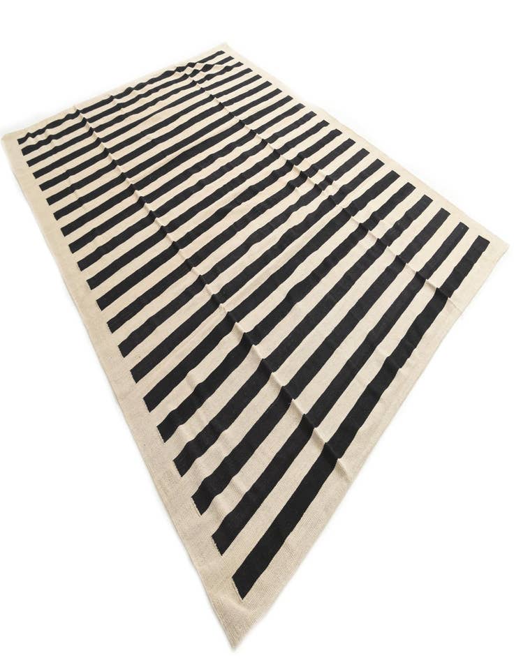 Detail image of  8' 5 x 11'  Hand Woven Kilim Modern Wool Rug