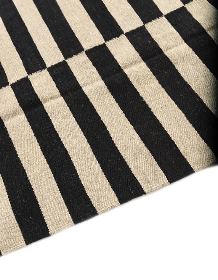 Detail image of  6' 9 x 9' 7  Hand Woven Kilim Modern Wool Rug