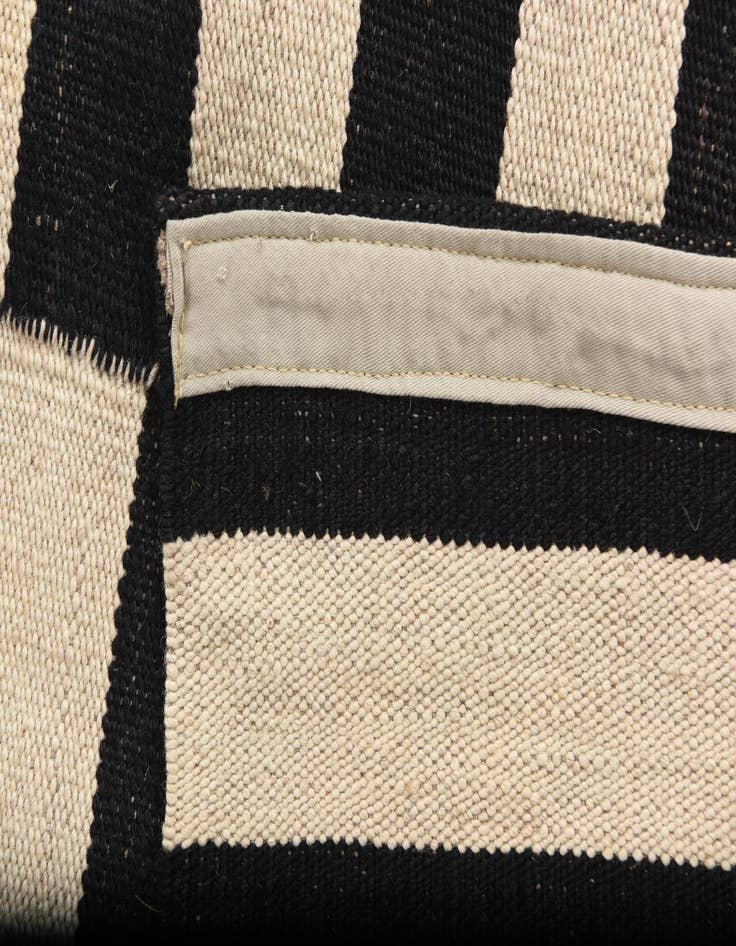 Detail image of  6' 9 x 9' 7  Hand Woven Kilim Modern Wool Rug