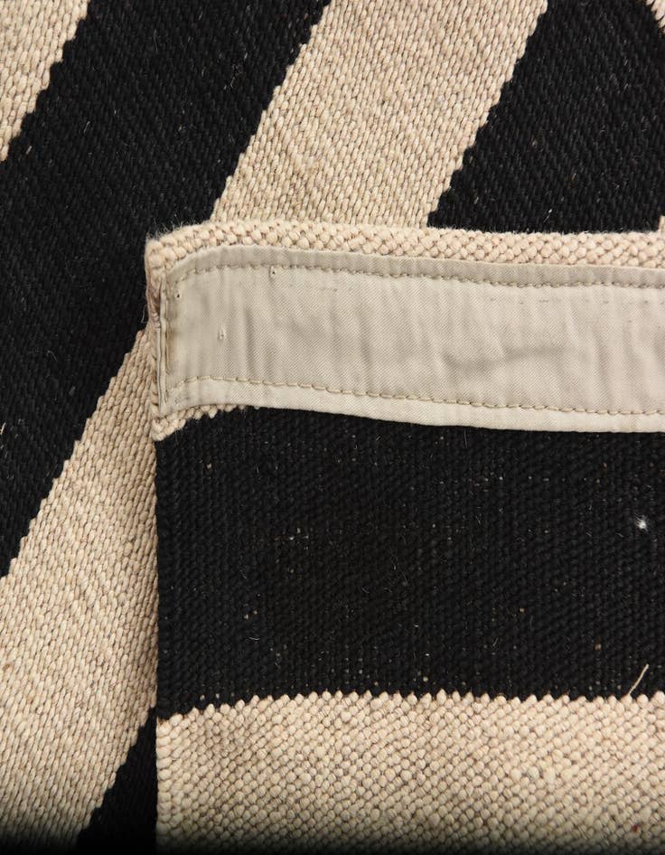 Detail image of  5' 8 x 7' 7  Hand Woven Kilim Modern Wool Rug