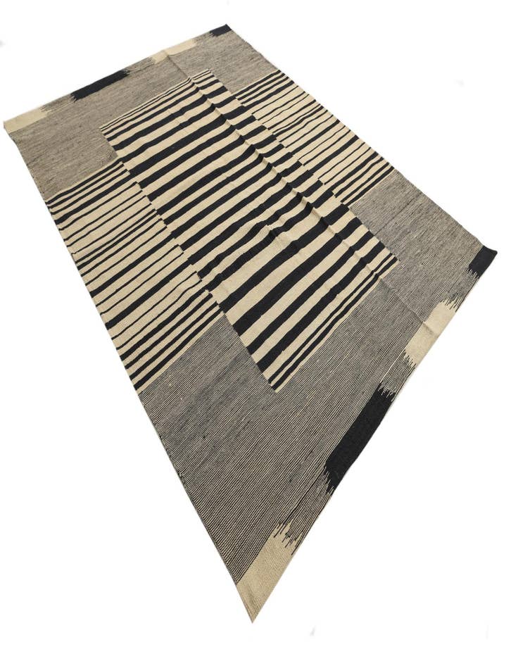 Detail image of  5' 9 x 7' 7  Hand Woven Kilim Modern Wool Rug