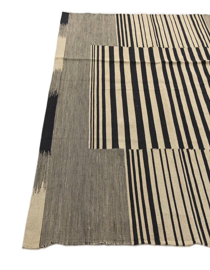 Detail image of  5' 9 x 7' 7  Hand Woven Kilim Modern Wool Rug