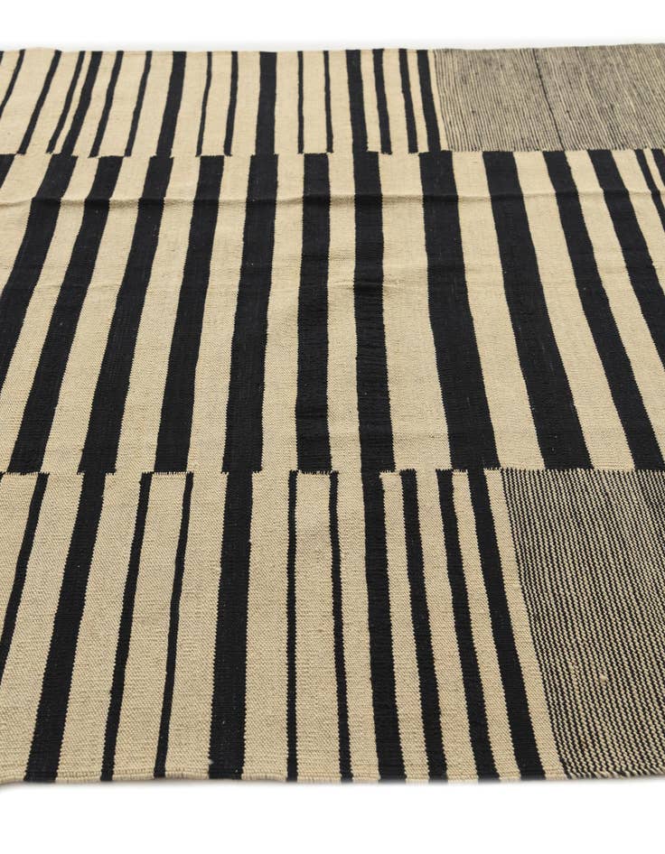 Detail image of  5' 9 x 7' 7  Hand Woven Kilim Modern Wool Rug