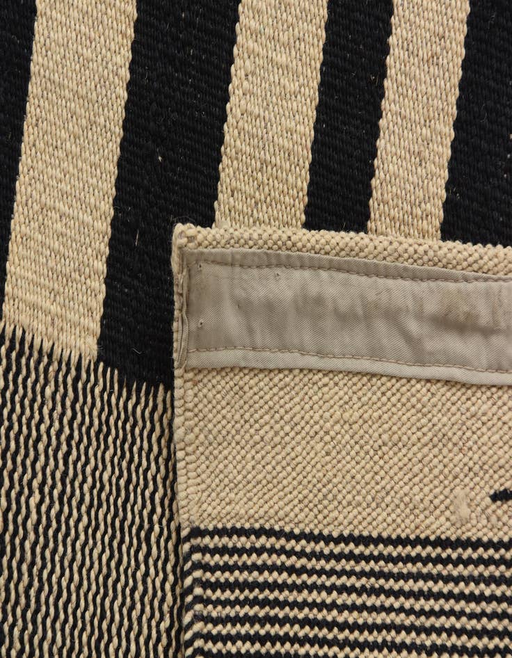 Detail image of  5' 9 x 7' 7  Hand Woven Kilim Modern Wool Rug