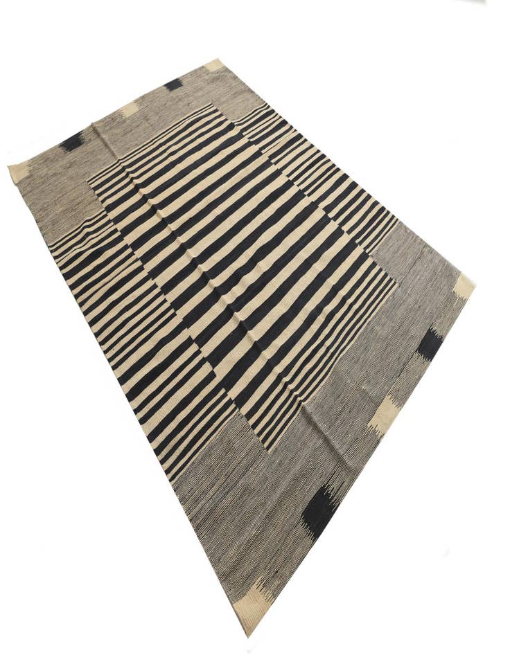 Detail image of  5' 7 x 7' 9  Hand Woven Kilim Modern Wool Rug