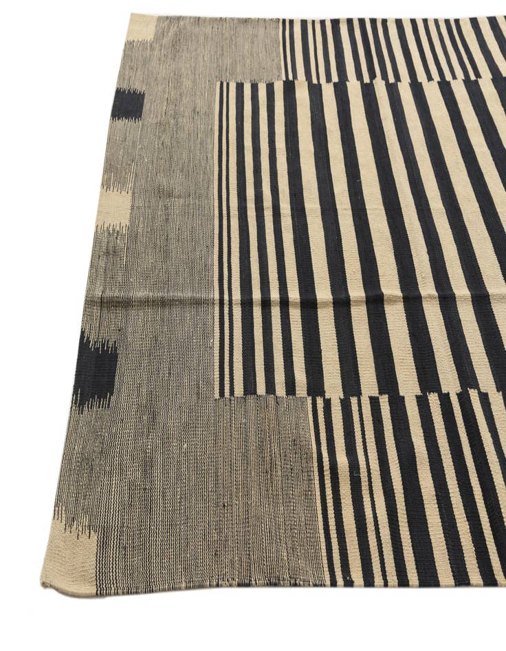 Detail image of  5' 7 x 7' 9  Hand Woven Kilim Modern Wool Rug