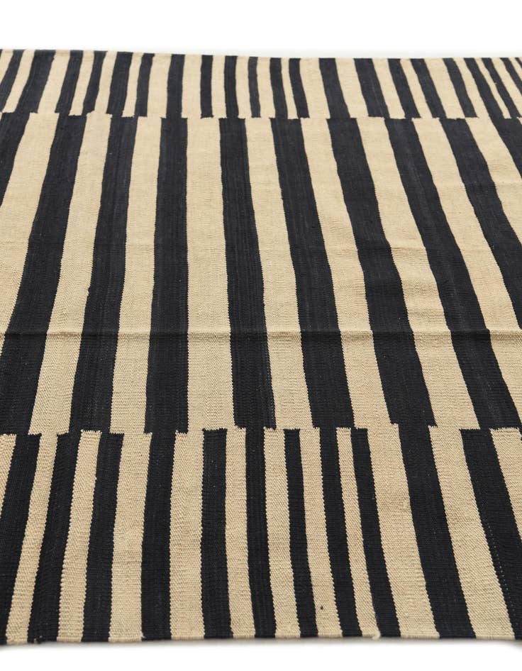 Detail image of  5' 7 x 7' 9  Hand Woven Kilim Modern Wool Rug