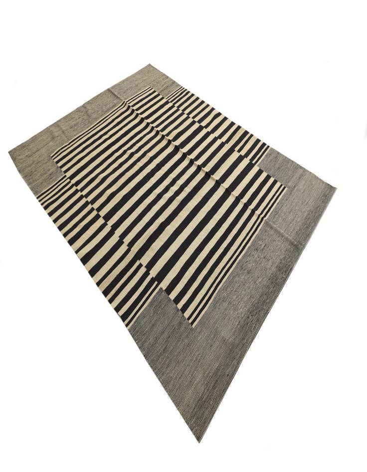 Detail image of  5' 9 x 7' 9  Hand Woven Kilim Modern Wool Rug