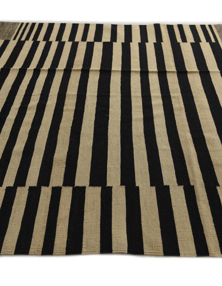 Detail image of  5' 9 x 7' 9  Hand Woven Kilim Modern Wool Rug