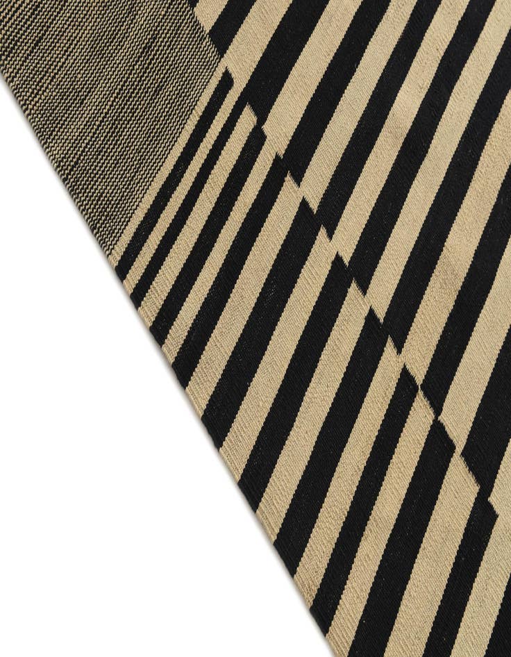 Detail image of  5' 9 x 7' 9  Hand Woven Kilim Modern Wool Rug