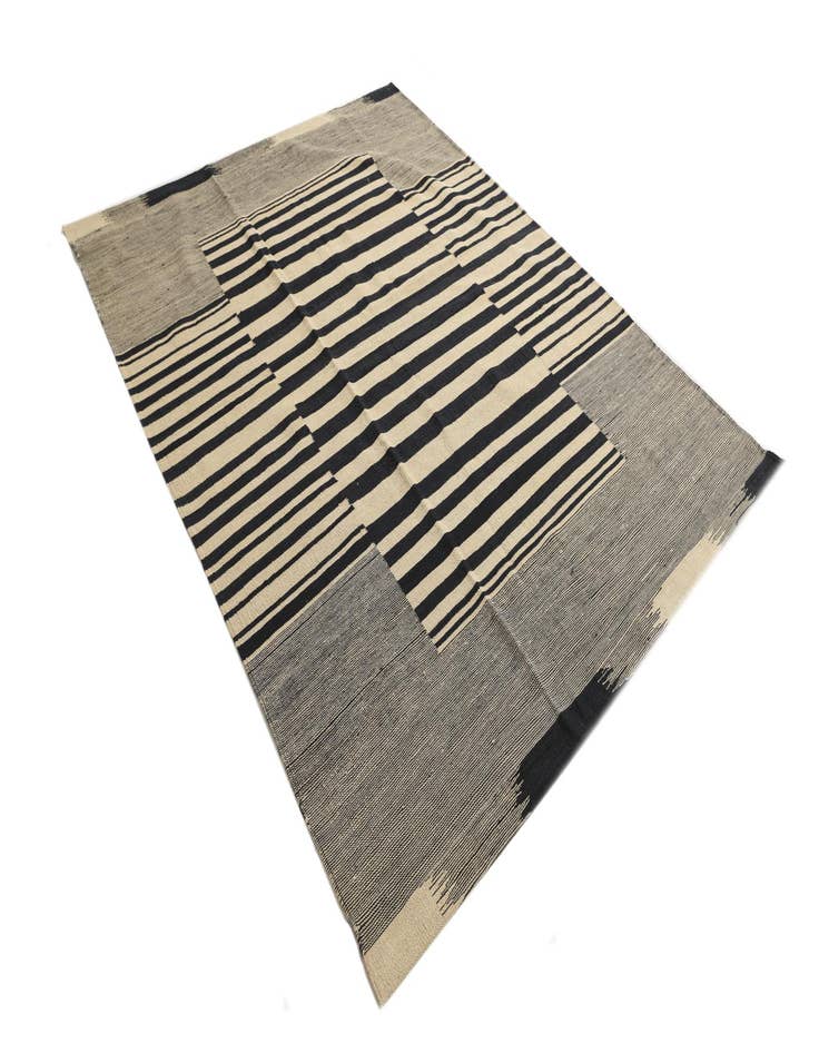 Detail image of  5' 10 x 7' 7  Hand Woven Kilim Modern Wool Rug