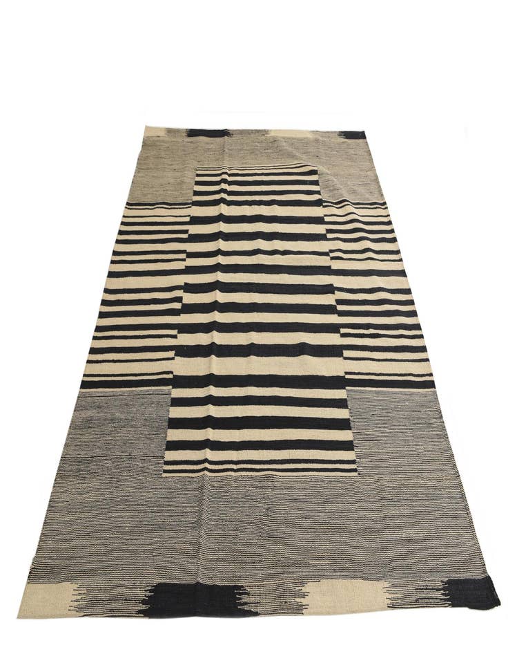 Detail image of  5' 10 x 7' 7  Hand Woven Kilim Modern Wool Rug