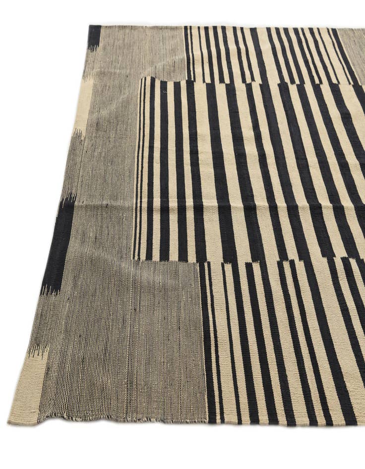 Detail image of  5' 10 x 7' 7  Hand Woven Kilim Modern Wool Rug