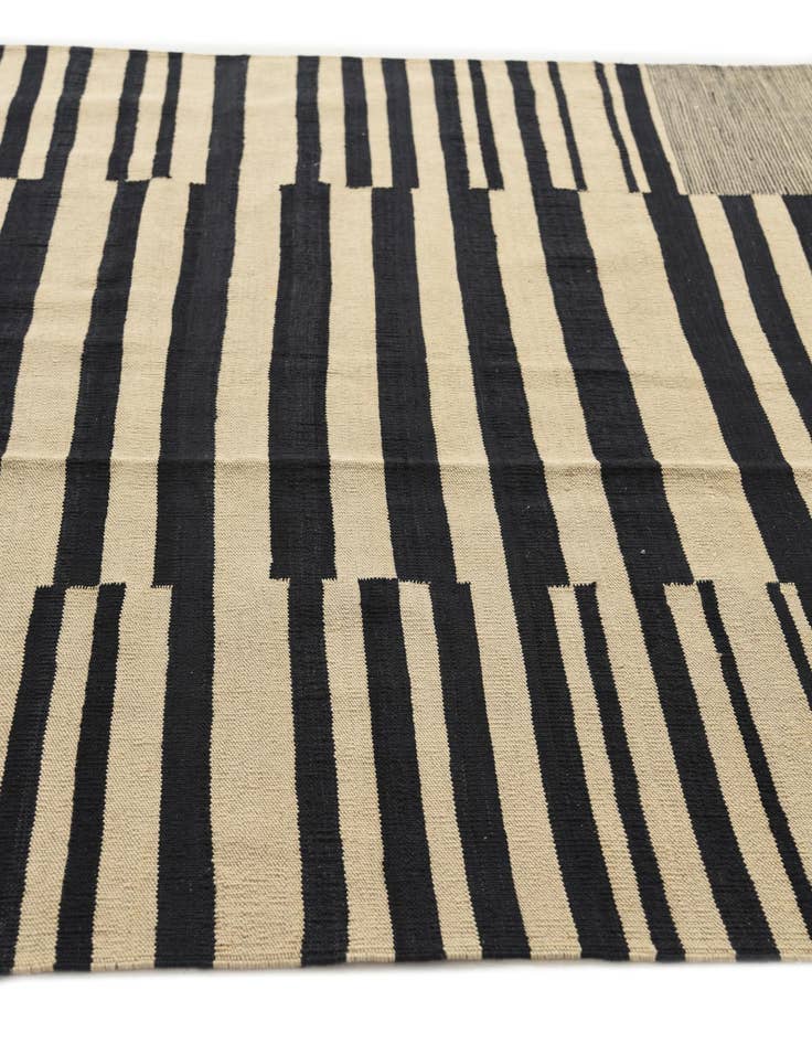 Detail image of  5' 10 x 7' 7  Hand Woven Kilim Modern Wool Rug