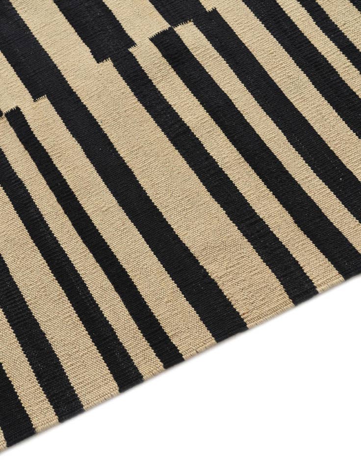 Detail image of  5' 10 x 7' 7  Hand Woven Kilim Modern Wool Rug