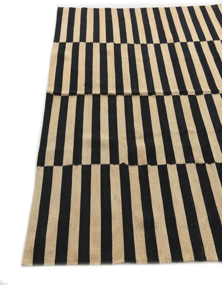 Detail image of  5' 4 x 7' 8  Hand Woven Kilim Modern Wool Rug