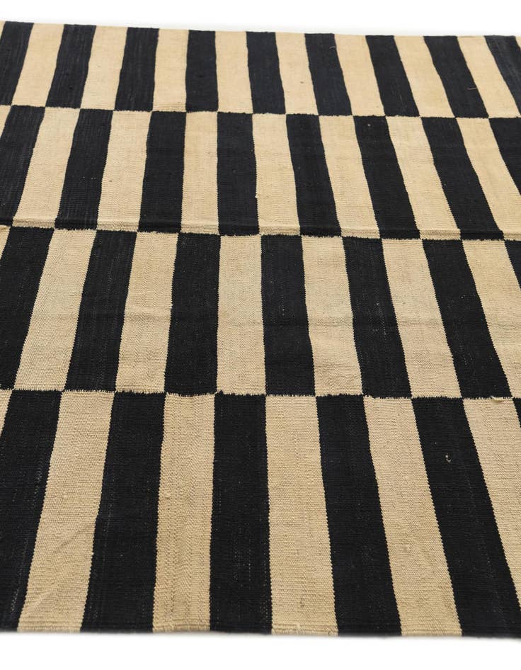 Detail image of  5' 4 x 7' 8  Hand Woven Kilim Modern Wool Rug