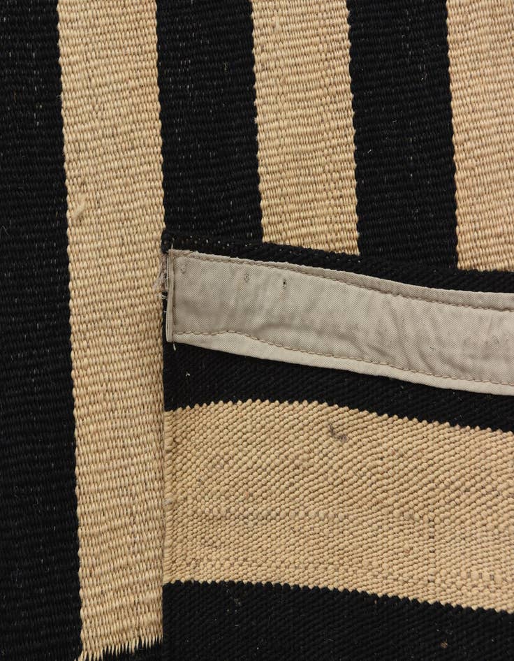 Detail image of  5' 4 x 7' 8  Hand Woven Kilim Modern Wool Rug