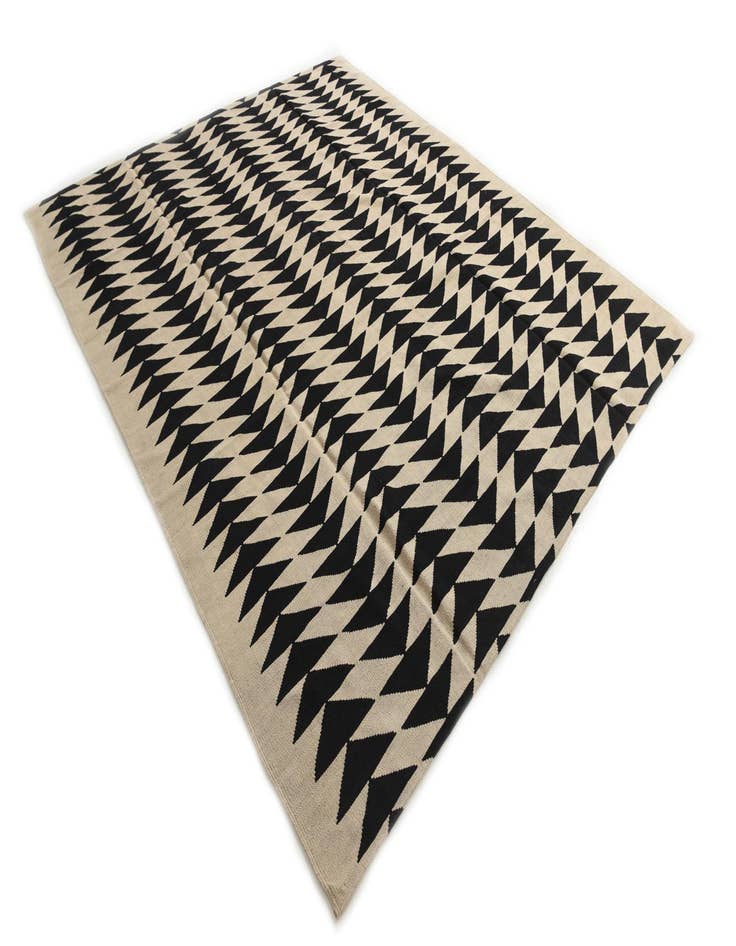 Detail image of  8' 2 x 9' 9  Hand Woven Kilim Modern Wool Rug