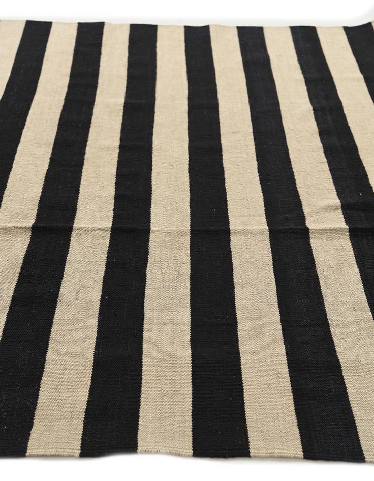 Detail image of  5' 7 x 7' 9  Hand Woven Kilim Modern Wool Rug