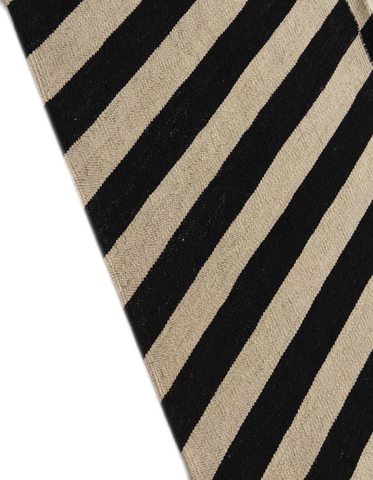 Detail image of  8' 4 x 9' 9  Hand Woven Kilim Modern Wool Rug