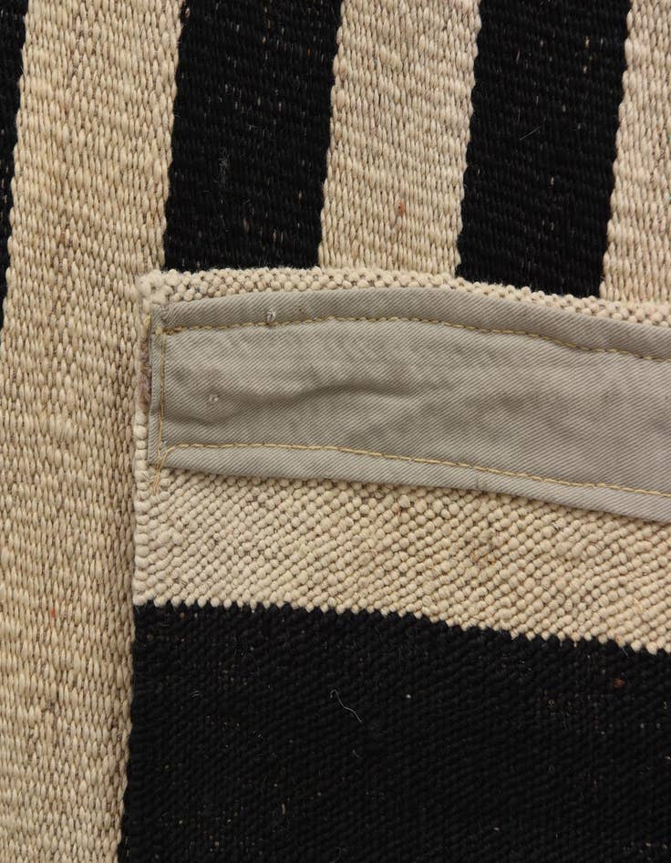 Detail image of  8' 4 x 9' 9  Hand Woven Kilim Modern Wool Rug