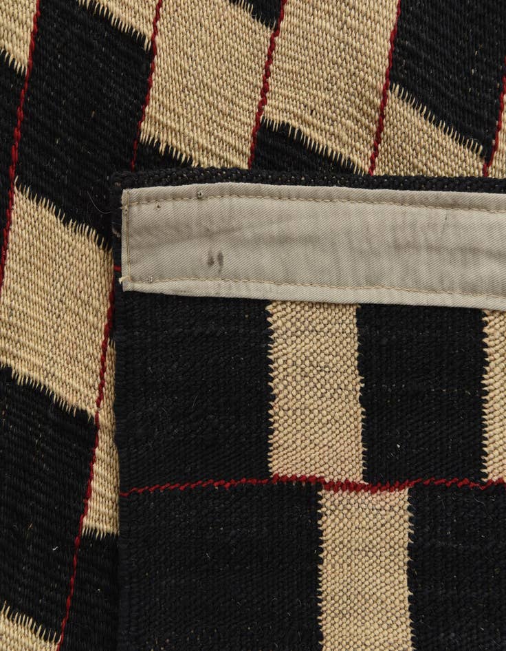 Detail image of  4' 3 x 5' 8  Hand Woven Kilim Modern Wool Rug