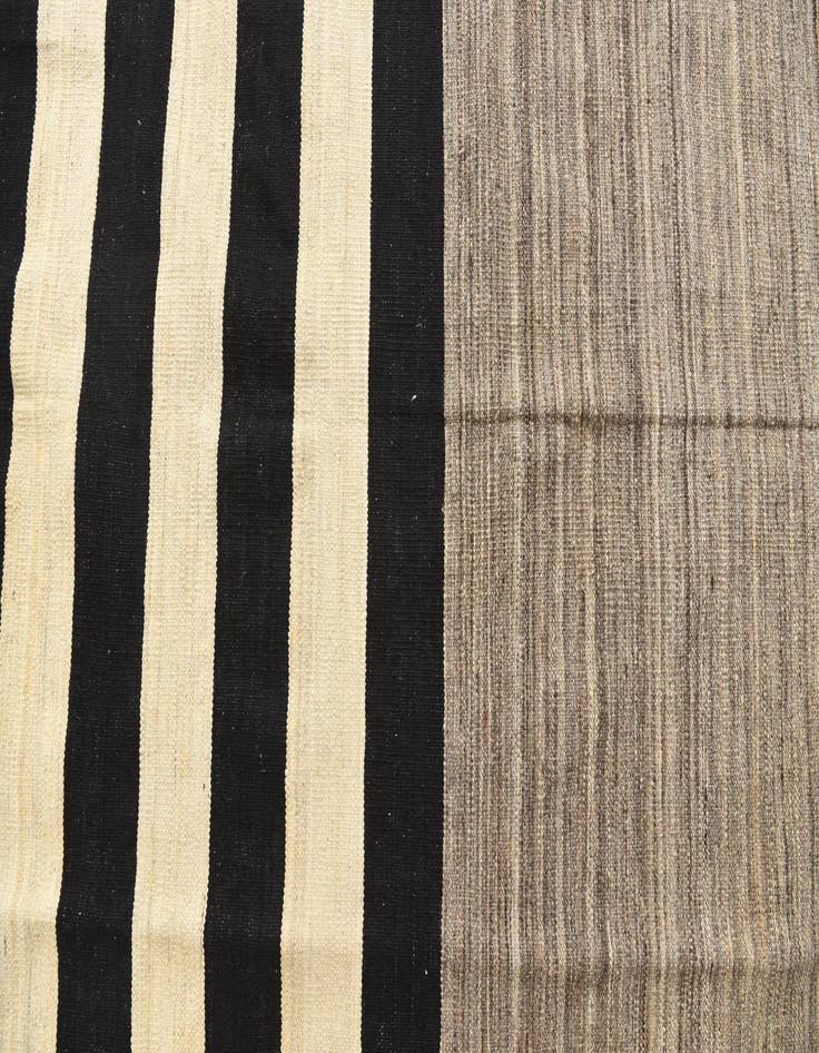 Detail image of  5' 5 x 7' 9  Hand Woven Kilim Modern Wool Rug